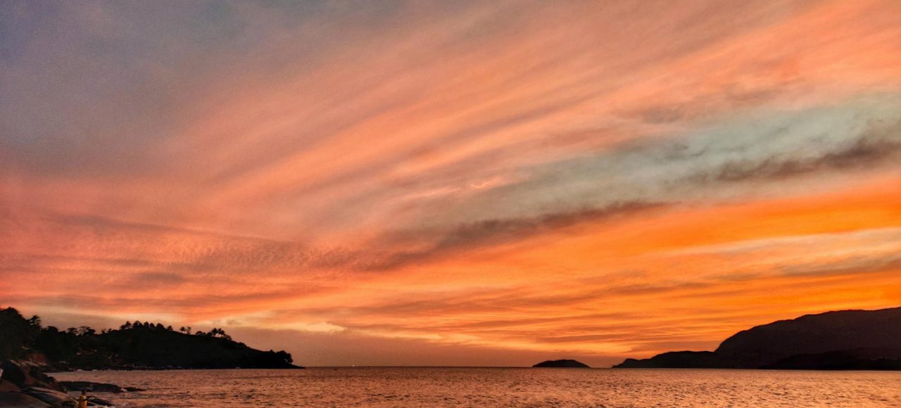 Pôr do Sol na Praia do Oscar em Ilhabela (Foto: Paulo Stefani / Sectur Ilhabela)