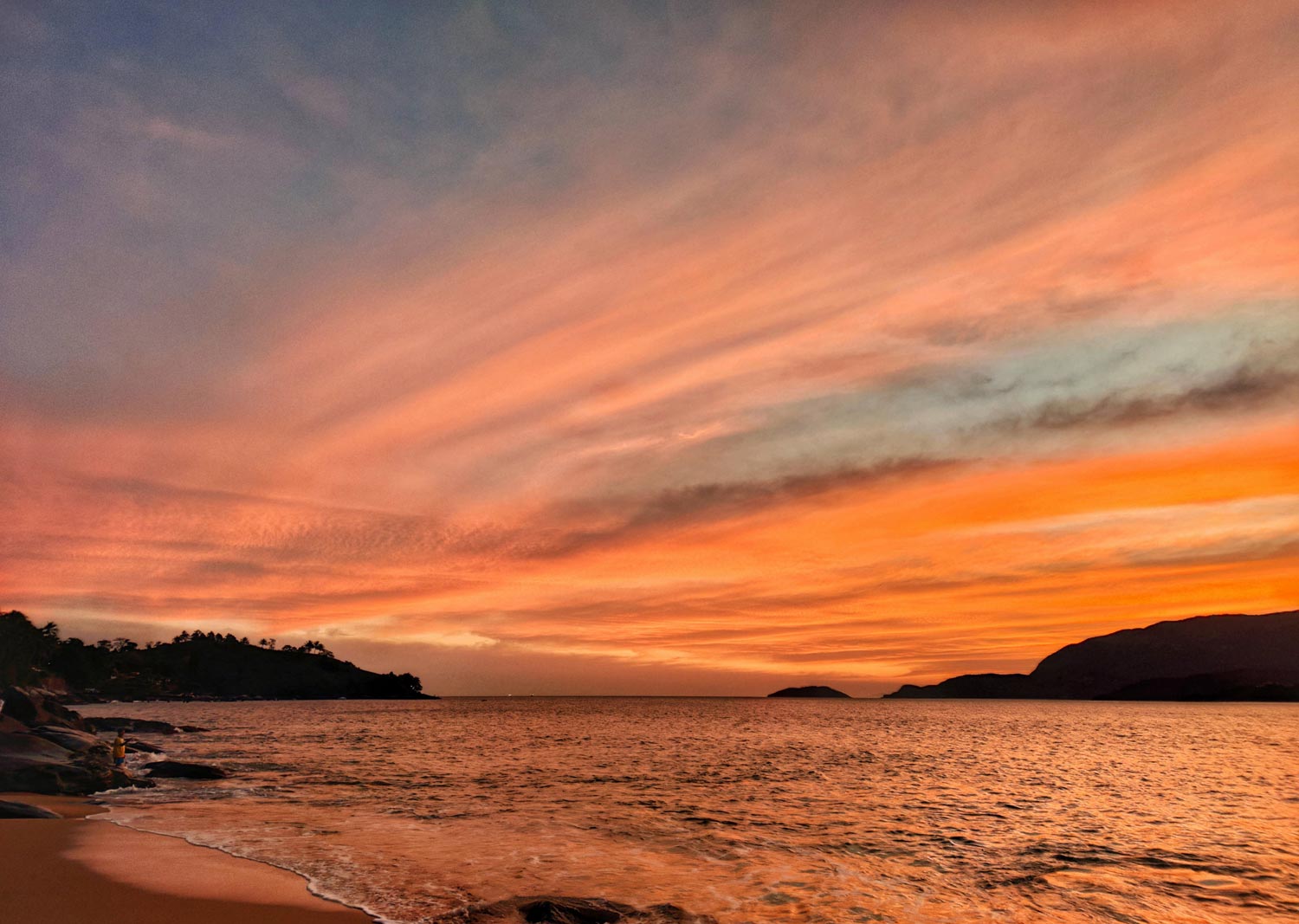 Pôr do Sol na Praia do Oscar em Ilhabela (Foto: Paulo Stefani / Sectur Ilhabela)